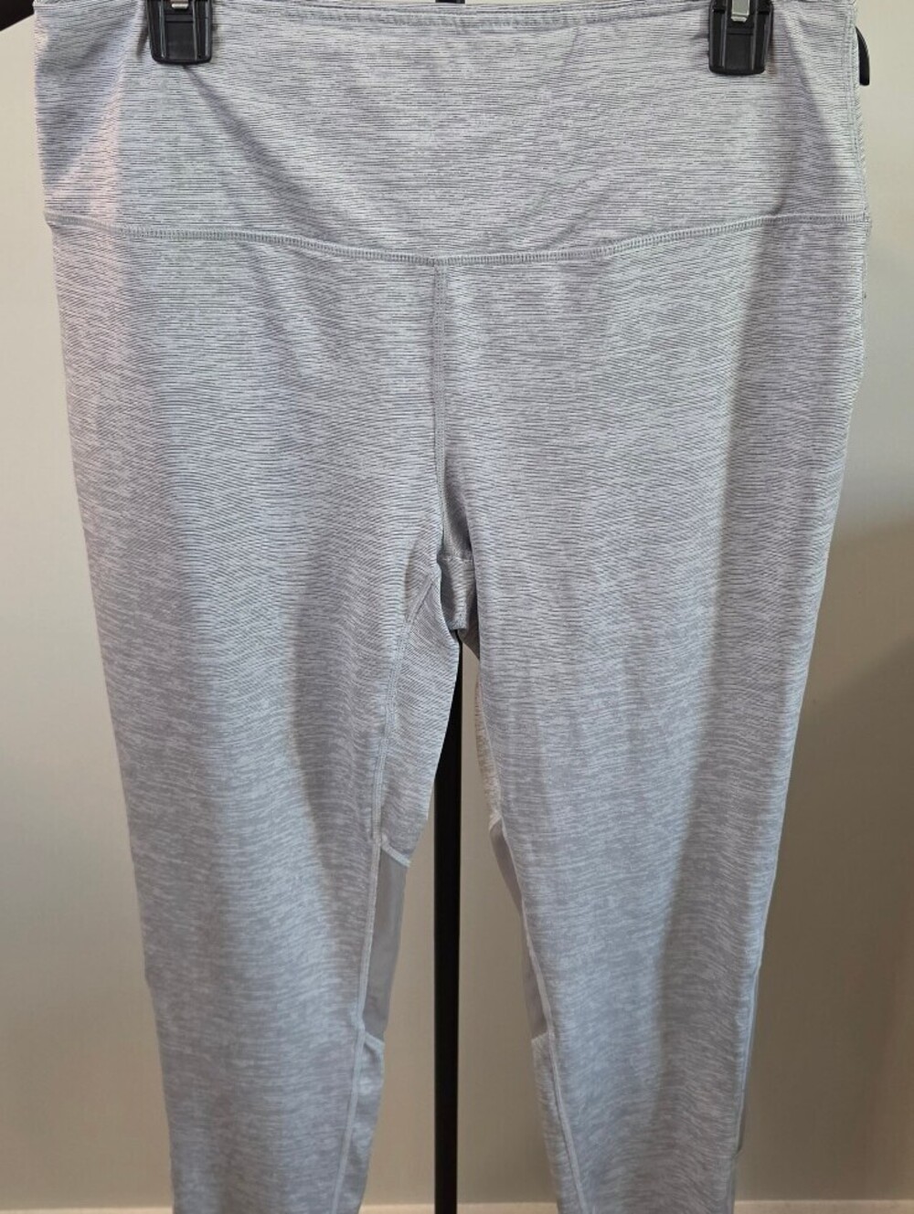 SOLD!!! Tapout Gray Athletic Leggings with Mesh Panels sz XL